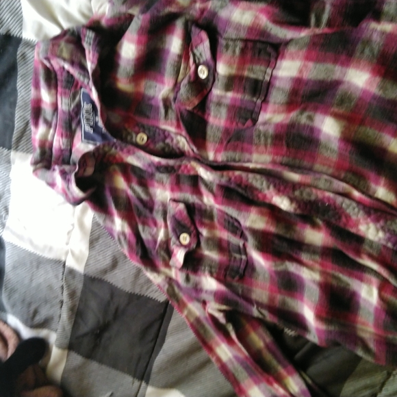 Pink, flannel size small - Picture 3 of 3